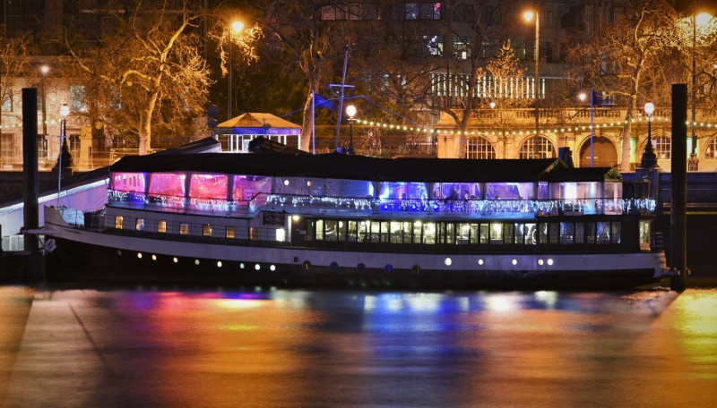 Новогодний ужин на яхте The Yacht London в Лондоне