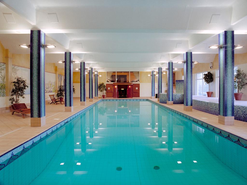 картинка Fitzpatrick Castle Hotel pool