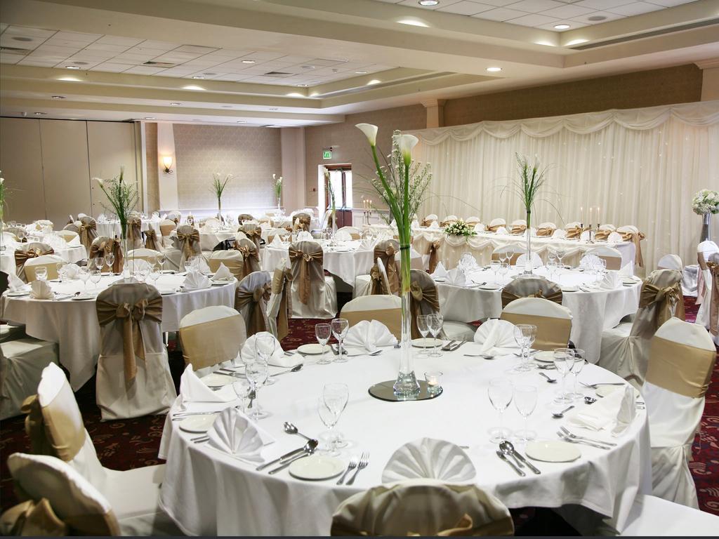картинка Green Isle Conference & Leisure Hotel banqueting hall