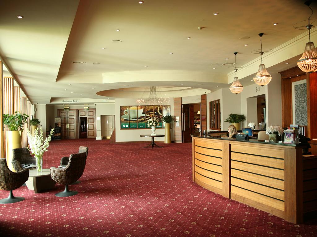 картинка Green Isle Conference & Leisure Hotel reception