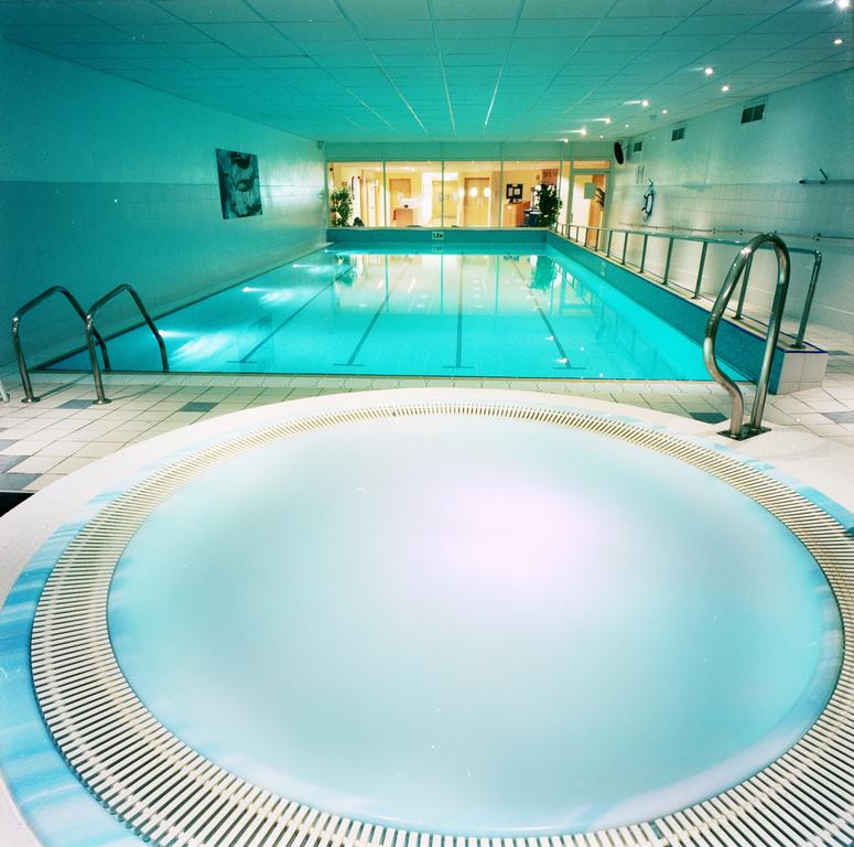 картинка Holiday Inn Edinburgh pool