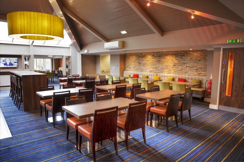 картинка Holiday Inn Express Edinburgh Airport restaurant