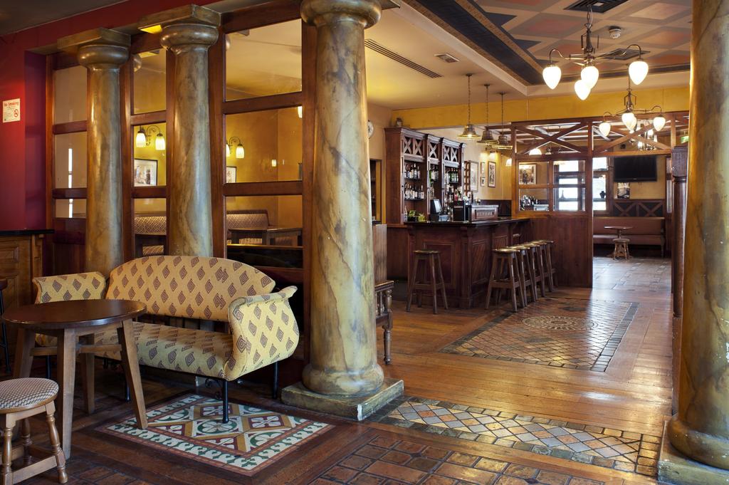 картинка Holiday Inn Killarney bar