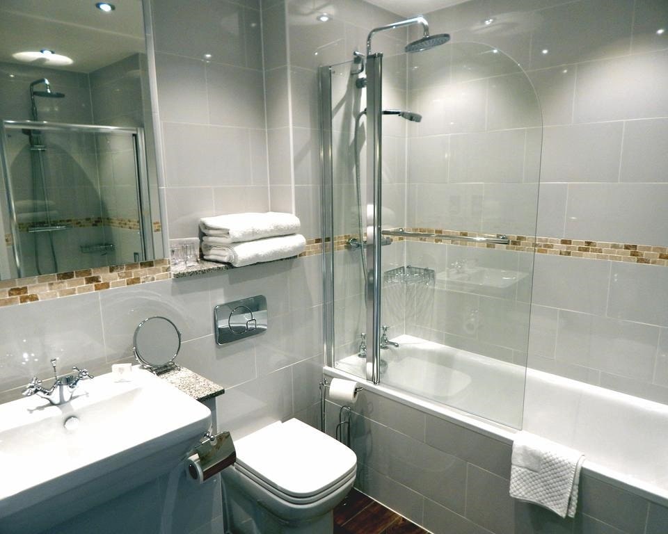 картинка Tulloch Castle Hotel bathroom