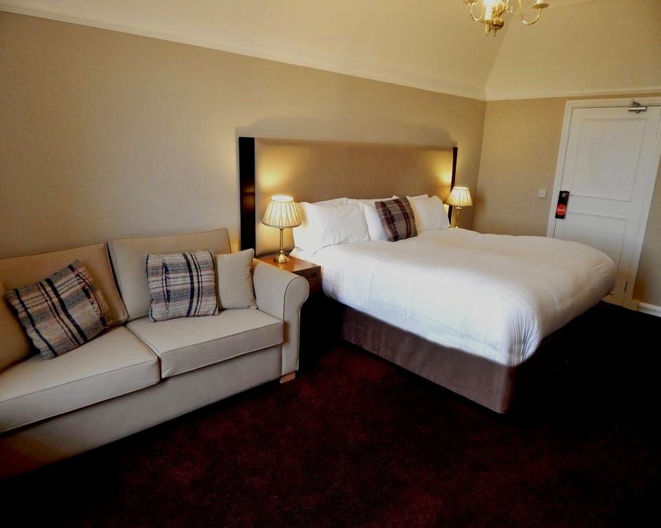 картинка Tulloch Castle Hotel room